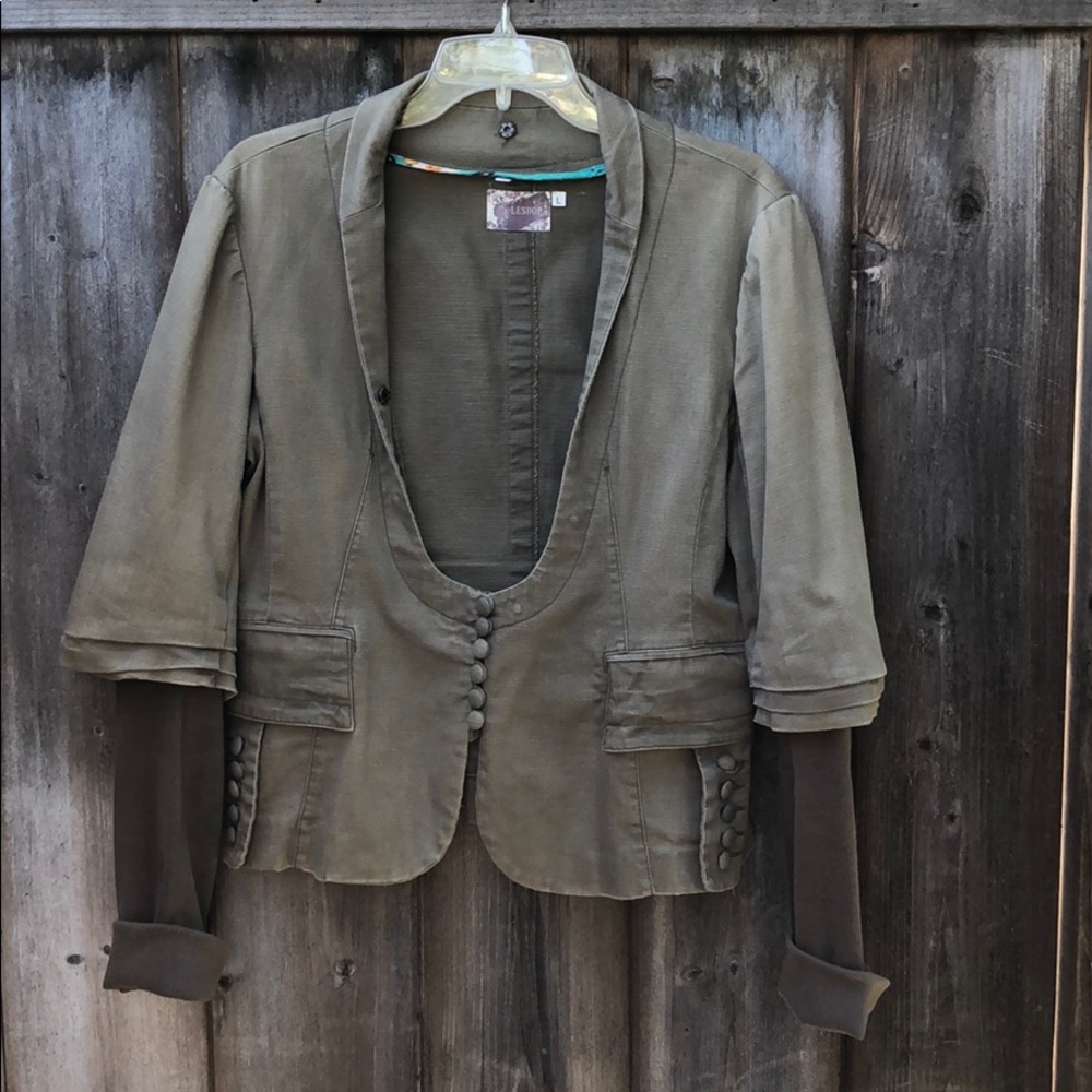 Jacket w removable hoodie